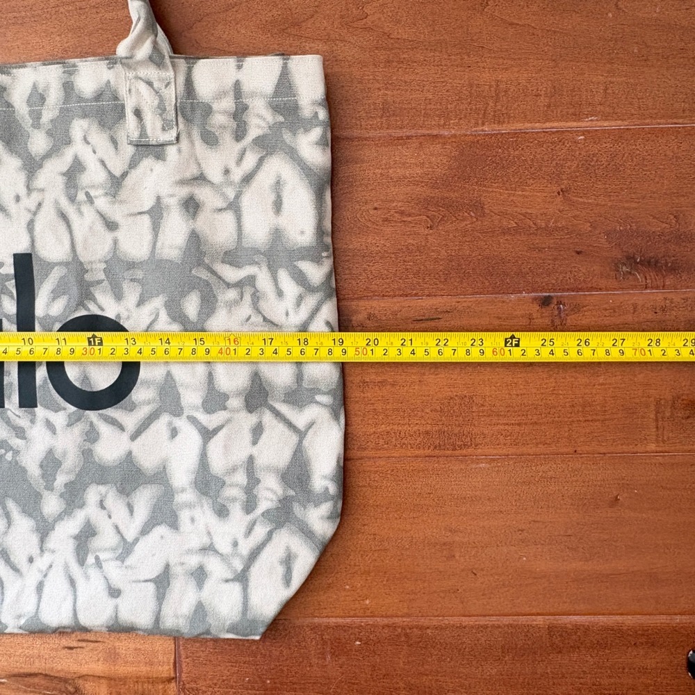Alo Yoga Shopper Tote Tie Dye Logo Canvas Bag, Womens OS Gray White - Picture 9 of 10